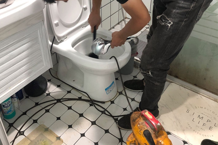 绥棱马桶堵塞自己疏通还是找师傅？专业上门服务让你省时更省心